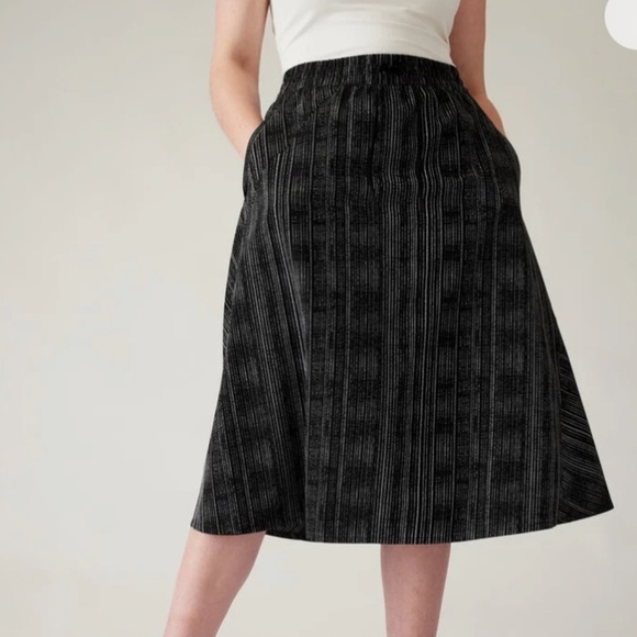 Athleta Arrival Stretch A-Line Midi Skirt Amara Stripe Black Size 4 Travel  NWT - Picture 1 of 16